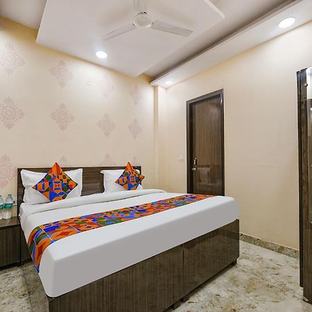 Fabexpress Unicon Hotel New Delhi Exterior photo
