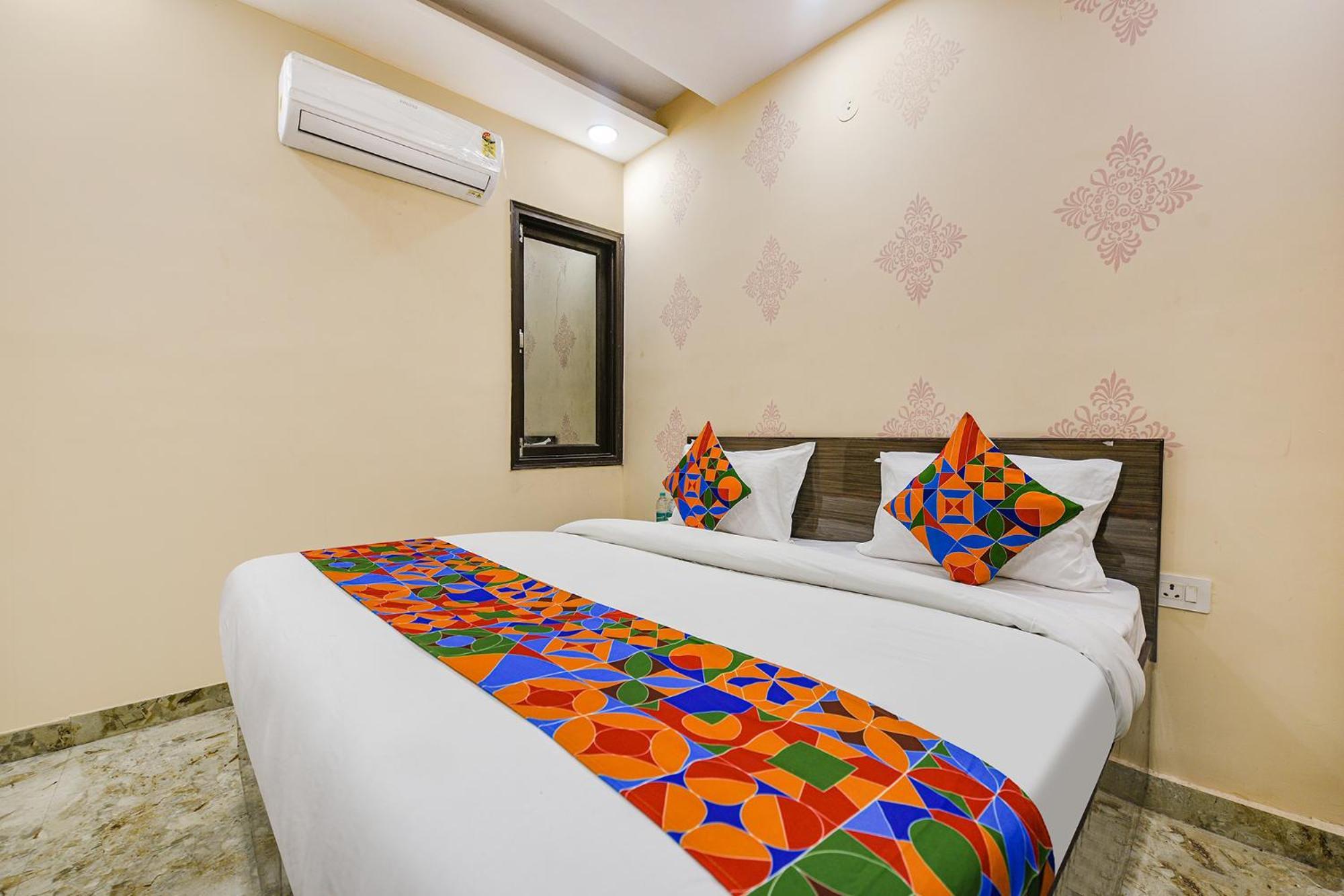 Fabexpress Unicon Hotel New Delhi Exterior photo