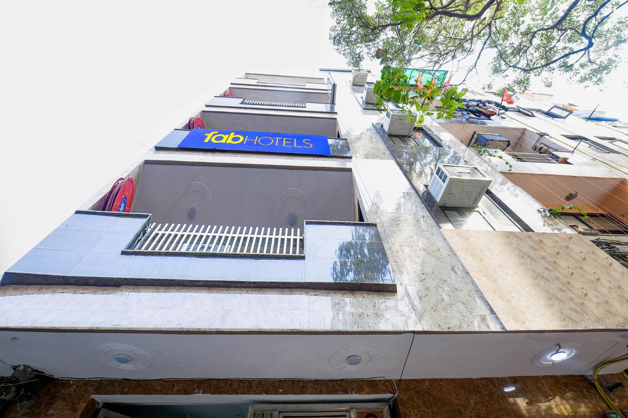 Fabexpress Unicon Hotel New Delhi Exterior photo