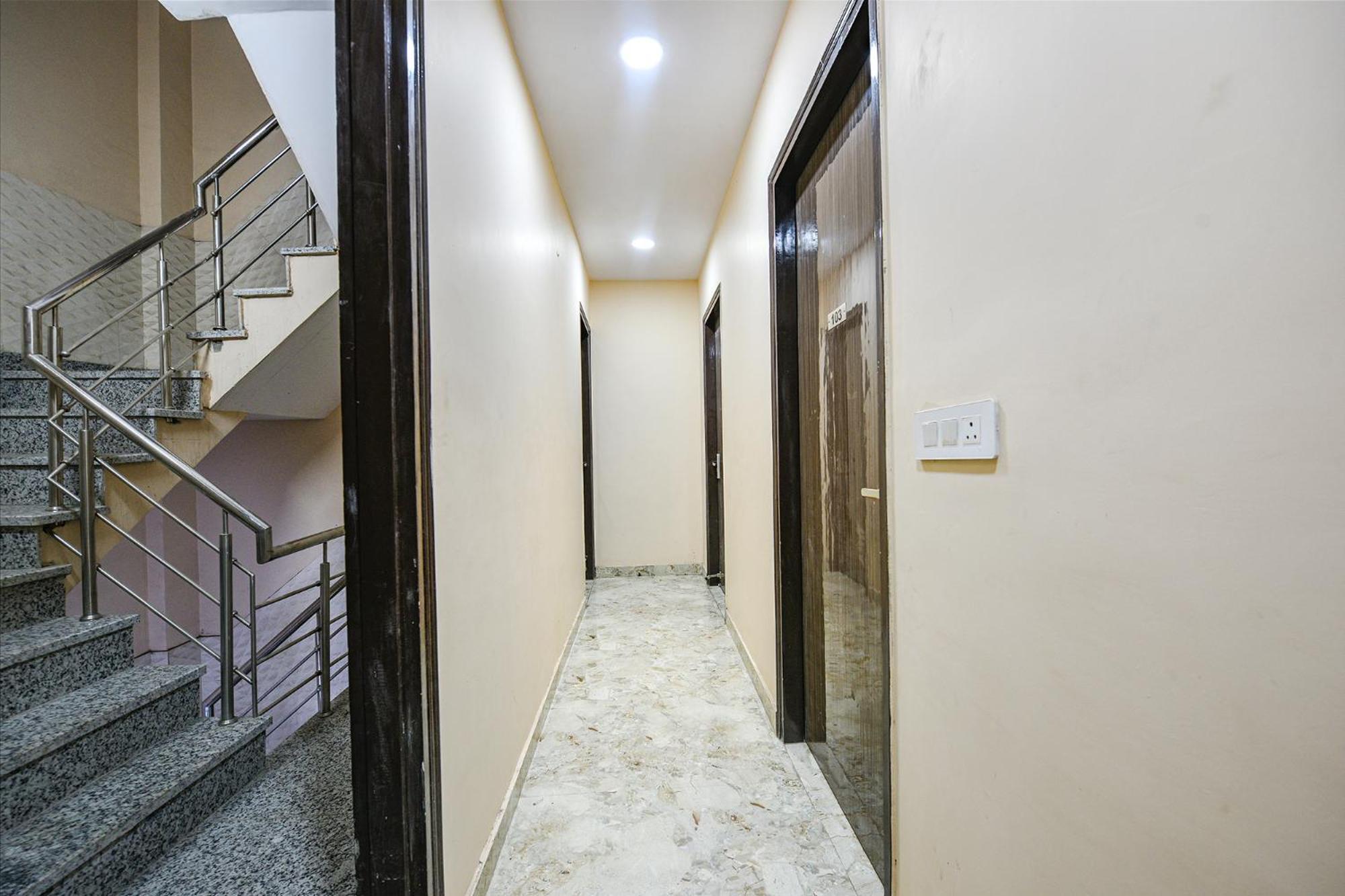 Fabexpress Unicon Hotel New Delhi Exterior photo